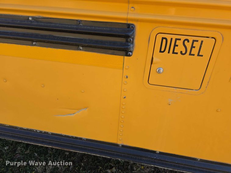 image for item FI0684 2004 Bluebird school bus
