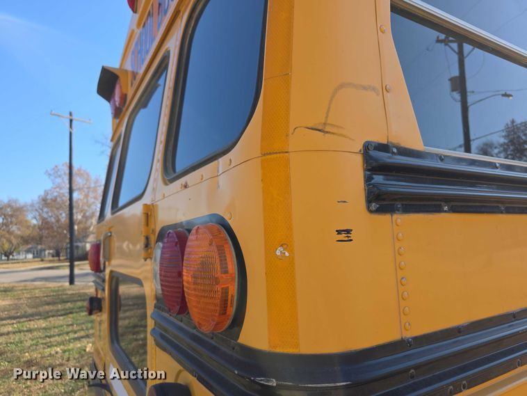image for item FI0684 2004 Bluebird school bus