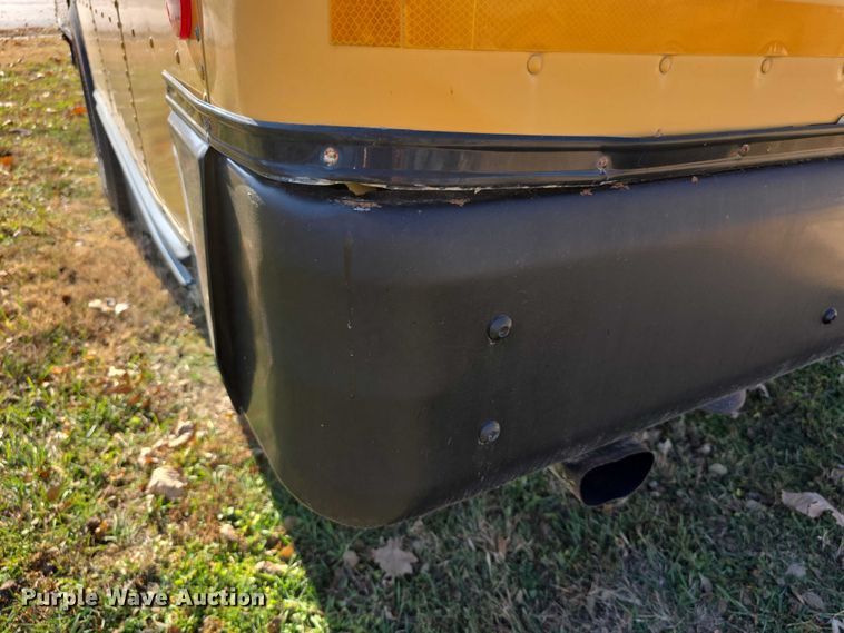 image for item FI0684 2004 Bluebird school bus