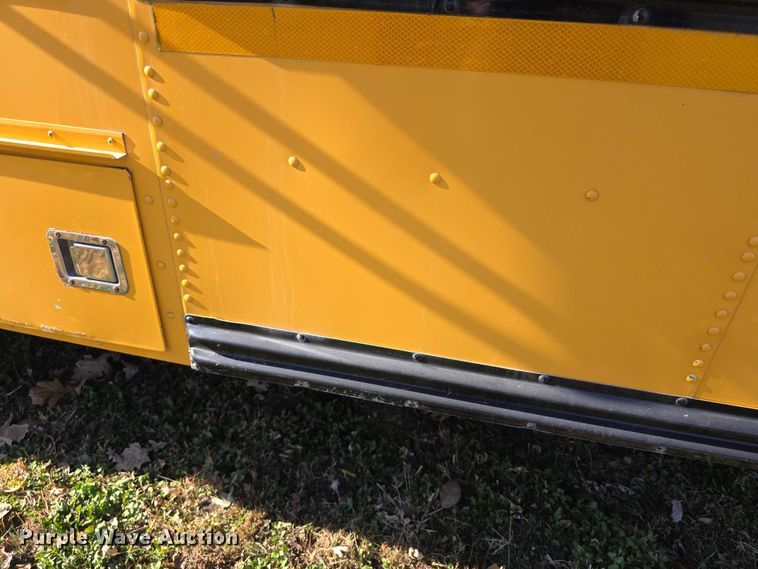 image for item FI0684 2004 Bluebird school bus