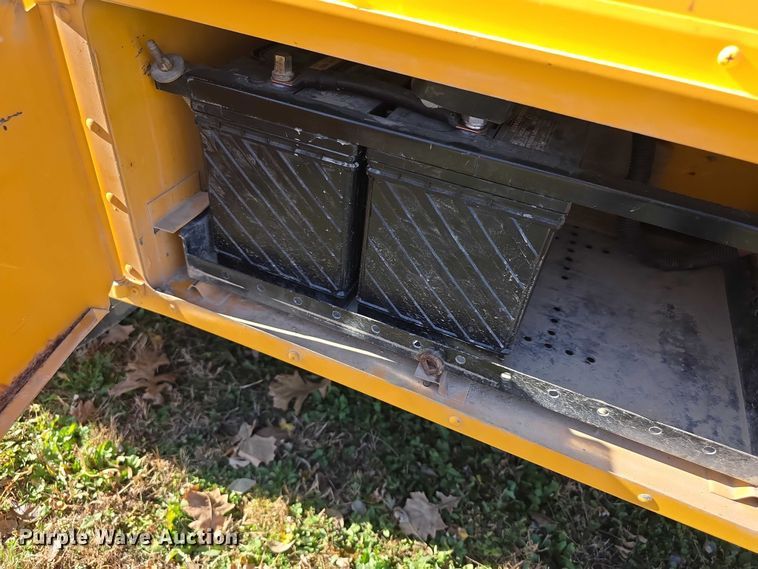 image for item FI0684 2004 Bluebird school bus