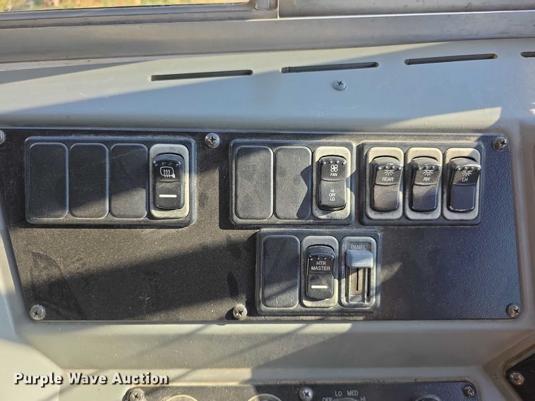 image for item FI0684 2004 Bluebird school bus