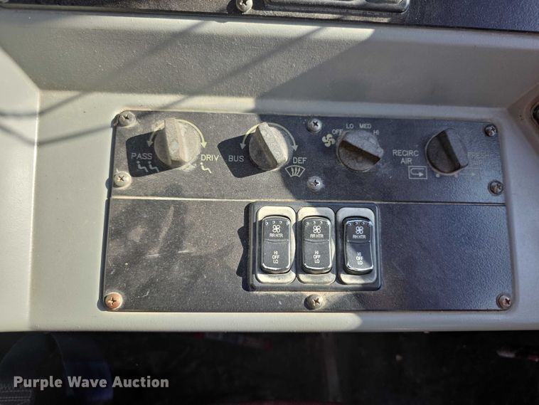 image for item FI0684 2004 Bluebird school bus