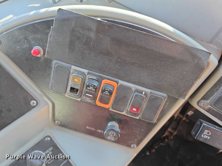 image for item FI0684 2004 Bluebird school bus