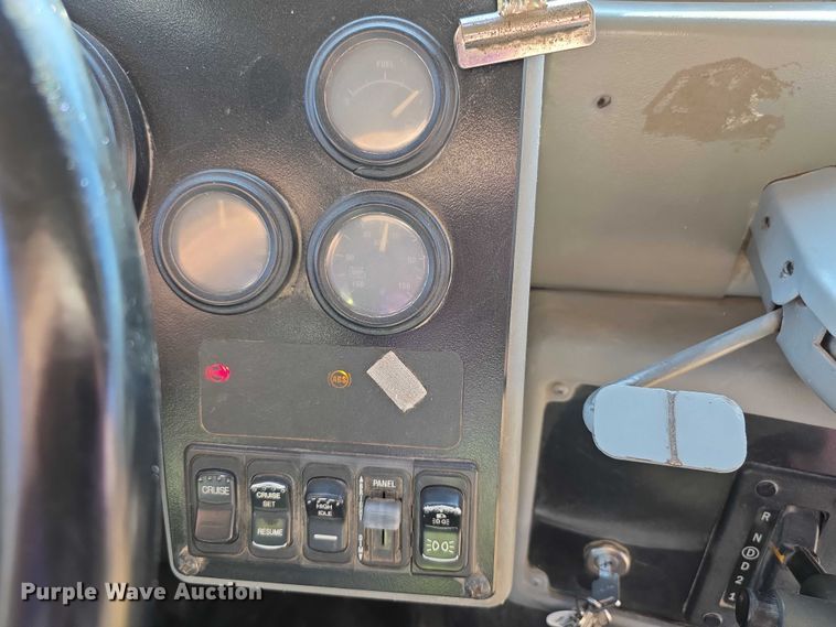 image for item FI0684 2004 Bluebird school bus