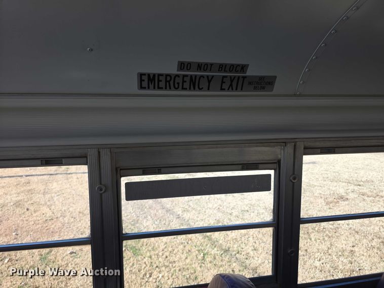 image for item FI0684 2004 Bluebird school bus