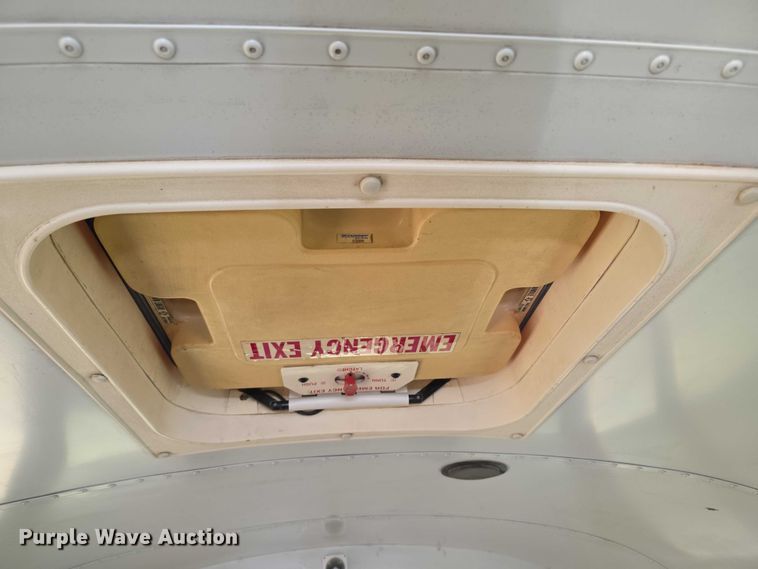 image for item FI0684 2004 Bluebird school bus