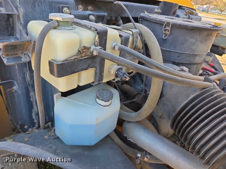 image for item FI0684 2004 Bluebird school bus