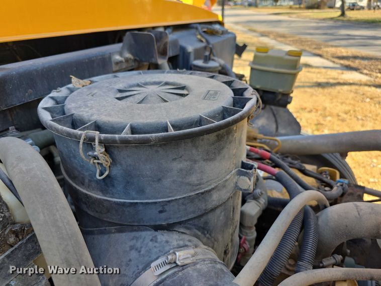 image for item FI0684 2004 Bluebird school bus