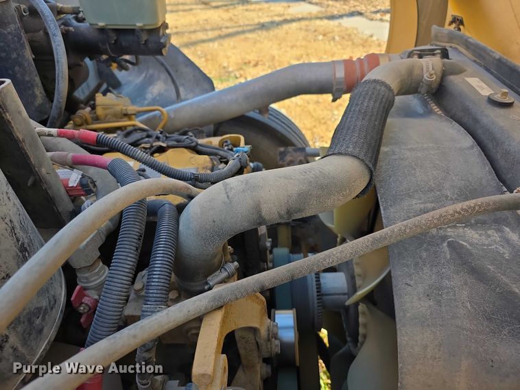 image for item FI0684 2004 Bluebird school bus