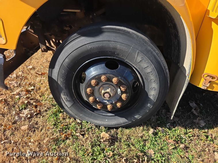 image for item FI0684 2004 Bluebird school bus