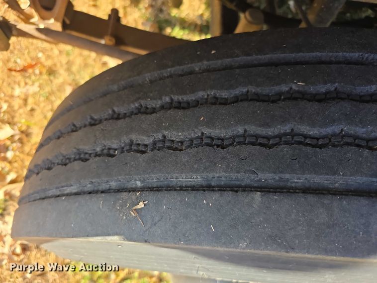 image for item FI0684 2004 Bluebird school bus