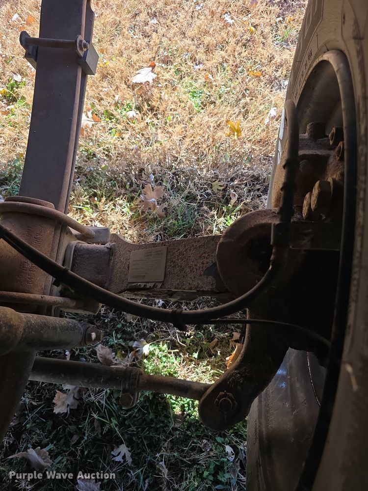 image for item FI0684 2004 Bluebird school bus