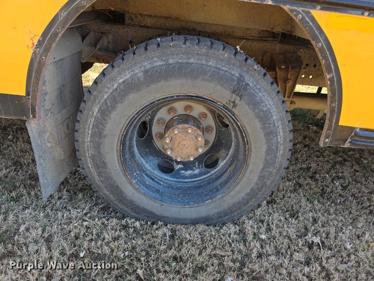 image for item FI0684 2004 Bluebird school bus