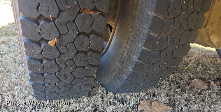 image for item FI0684 2004 Bluebird school bus