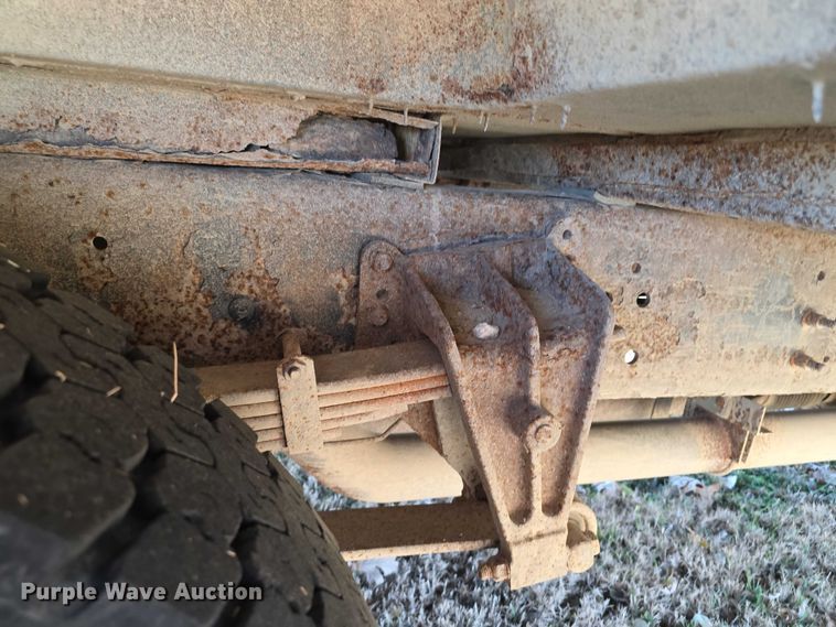 image for item FI0684 2004 Bluebird school bus