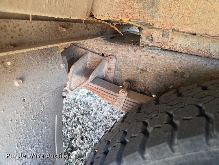 image for item FI0684 2004 Bluebird school bus