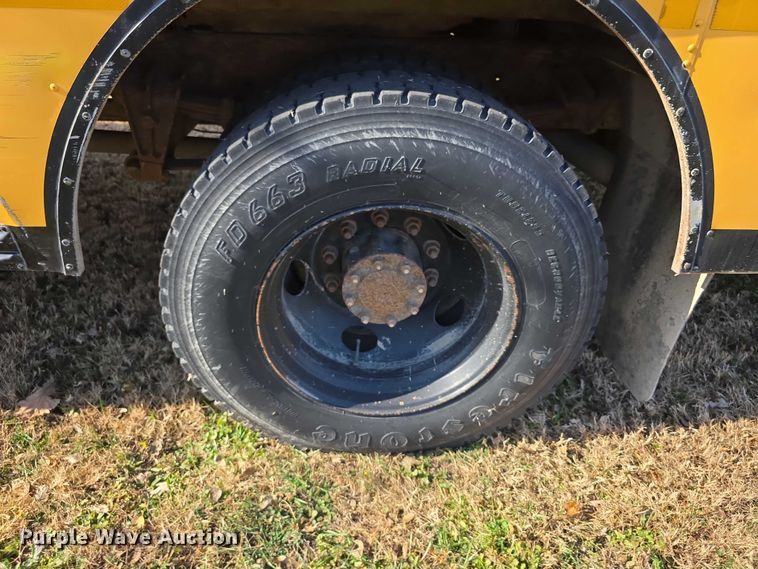 image for item FI0684 2004 Bluebird school bus