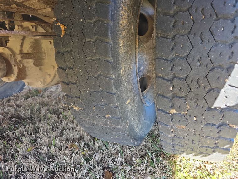 image for item FI0684 2004 Bluebird school bus