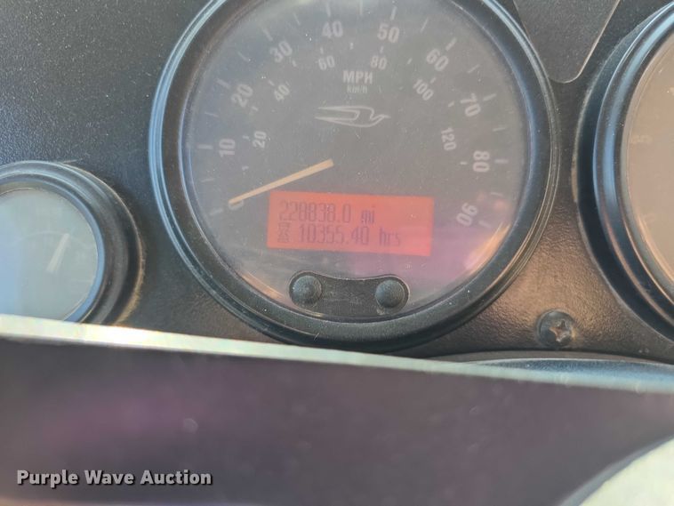 image for item FI0684 2004 Bluebird school bus