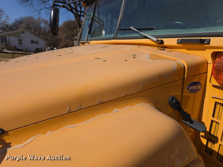 image for item FI0685 2007 Bluebird school bus