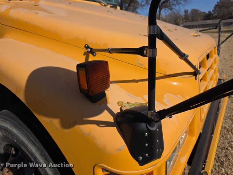 image for item FI0685 2007 Bluebird school bus