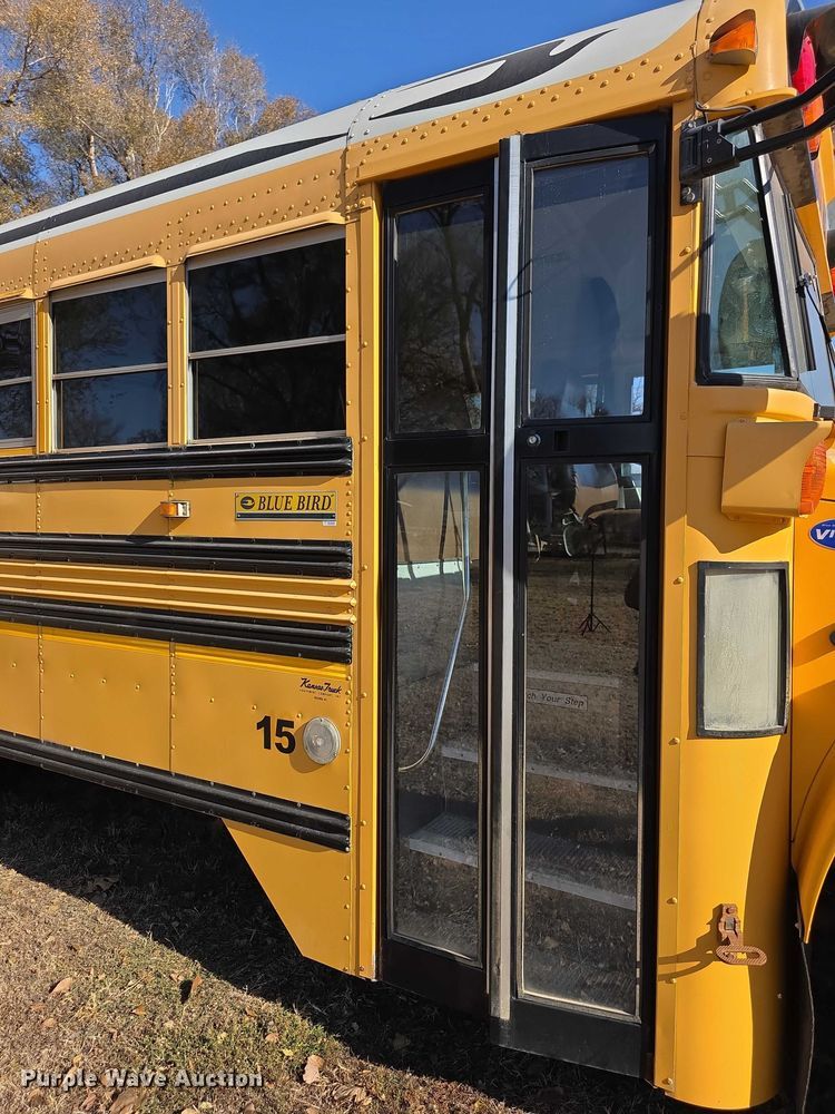image for item FI0685 2007 Bluebird school bus