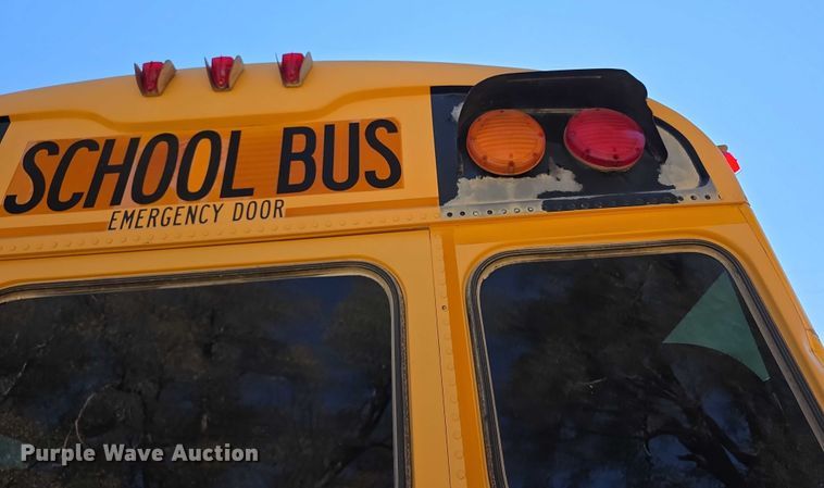 image for item FI0685 2007 Bluebird school bus