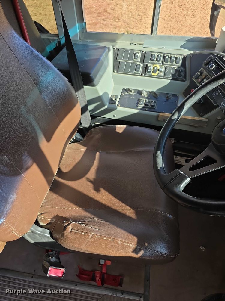 image for item FI0685 2007 Bluebird school bus