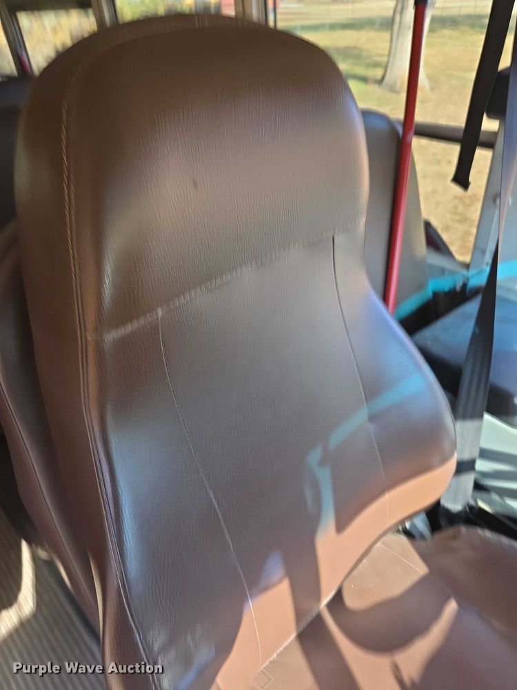 image for item FI0685 2007 Bluebird school bus