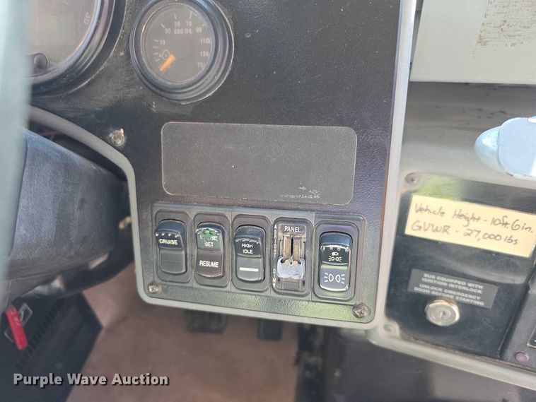 image for item FI0685 2007 Bluebird school bus