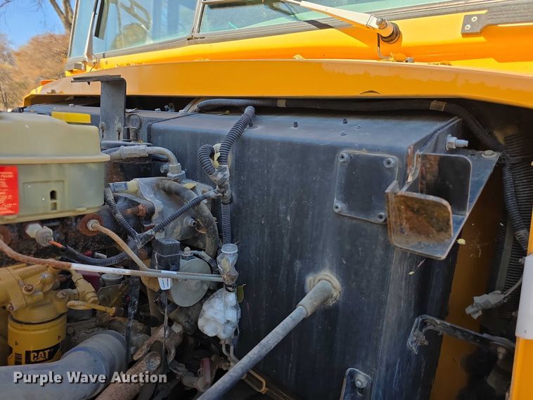 image for item FI0685 2007 Bluebird school bus