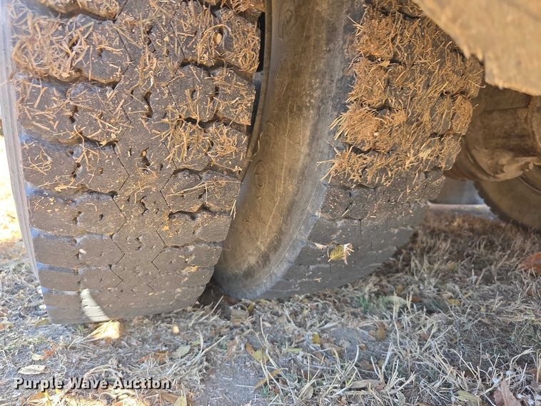 image for item FI0685 2007 Bluebird school bus