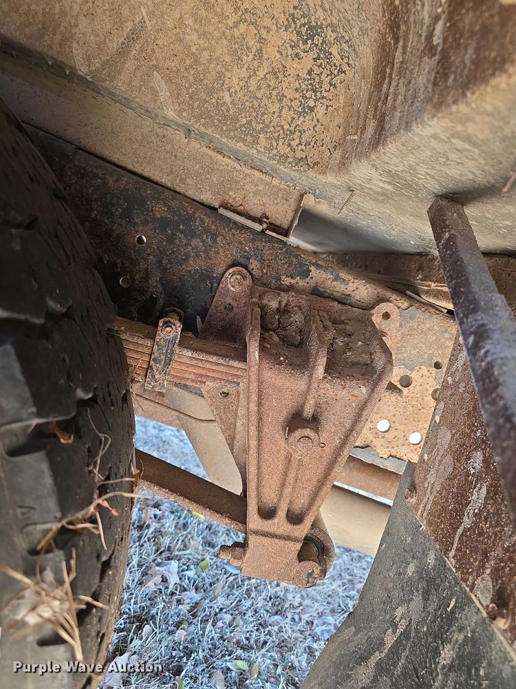 image for item FI0685 2007 Bluebird school bus