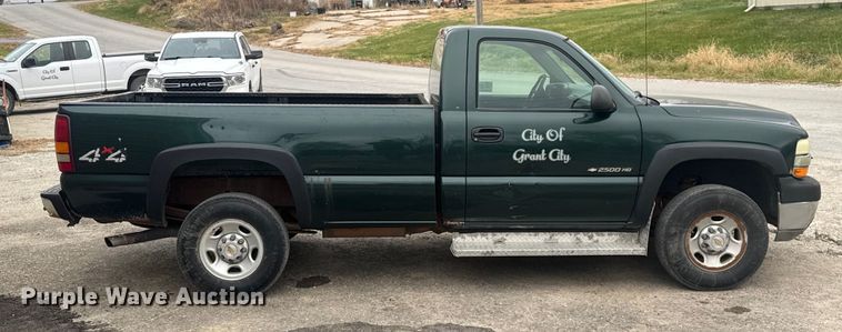 image for item FK0612 2002 Chevrolet Silverado 2500HD  pickup truck