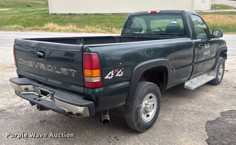 image for item FK0612 2002 Chevrolet Silverado 2500HD  pickup truck