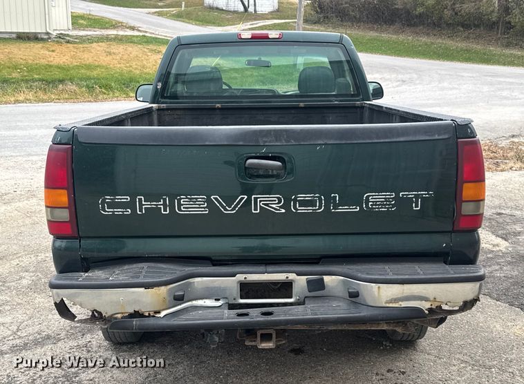 image for item FK0612 2002 Chevrolet Silverado 2500HD  pickup truck