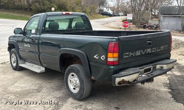 image for item FK0612 2002 Chevrolet Silverado 2500HD  pickup truck