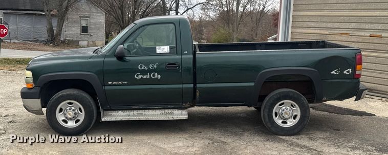 image for item FK0612 2002 Chevrolet Silverado 2500HD  pickup truck