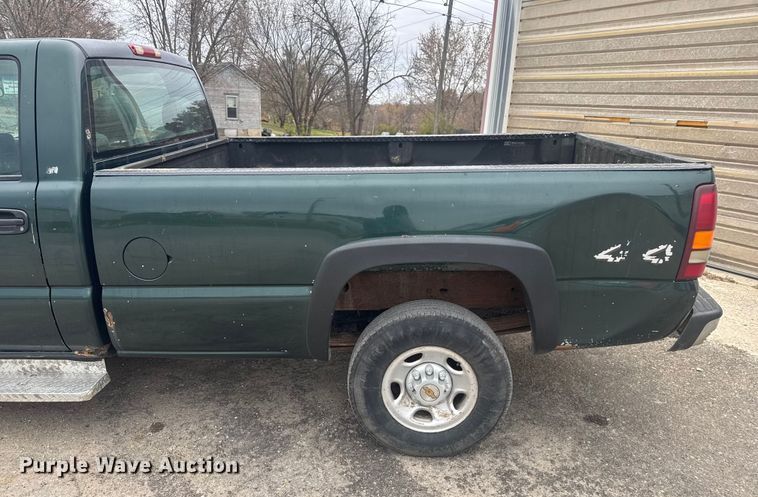 image for item FK0612 2002 Chevrolet Silverado 2500HD  pickup truck