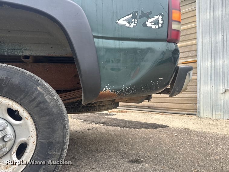 image for item FK0612 2002 Chevrolet Silverado 2500HD  pickup truck