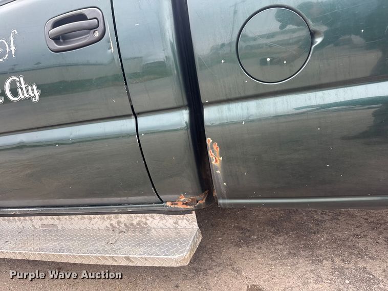 image for item FK0612 2002 Chevrolet Silverado 2500HD  pickup truck