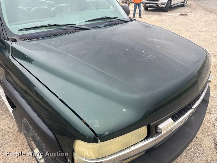 image for item FK0612 2002 Chevrolet Silverado 2500HD  pickup truck