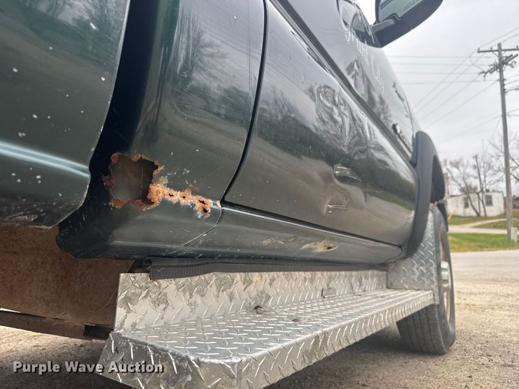 image for item FK0612 2002 Chevrolet Silverado 2500HD  pickup truck