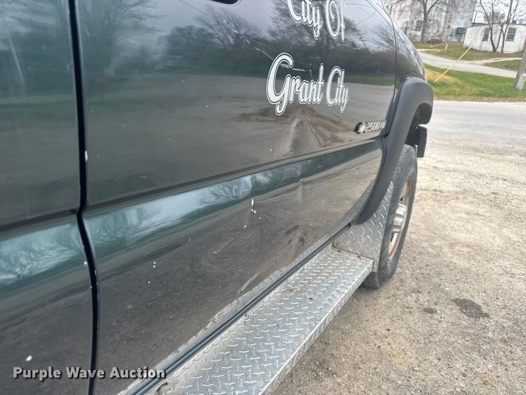 image for item FK0612 2002 Chevrolet Silverado 2500HD  pickup truck