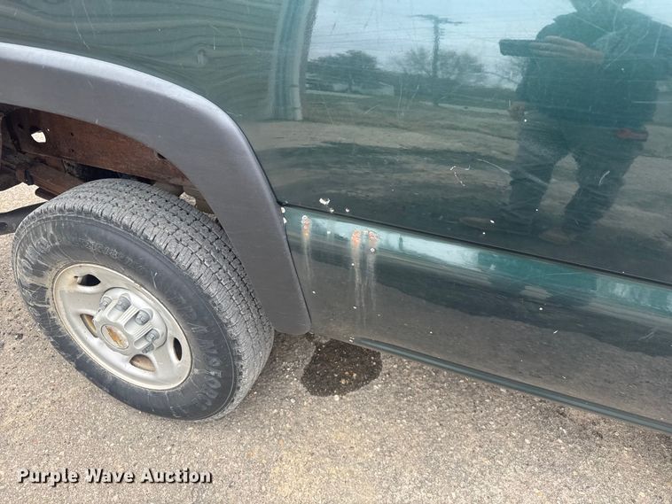 image for item FK0612 2002 Chevrolet Silverado 2500HD  pickup truck