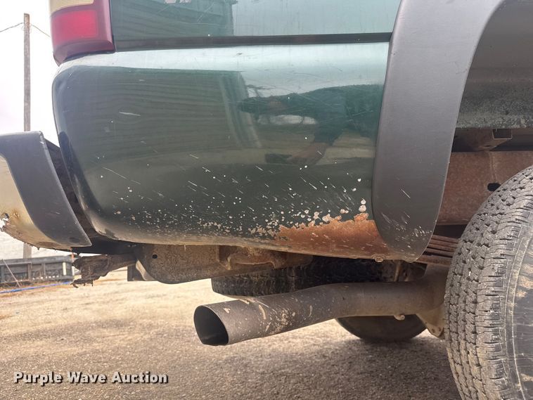 image for item FK0612 2002 Chevrolet Silverado 2500HD  pickup truck