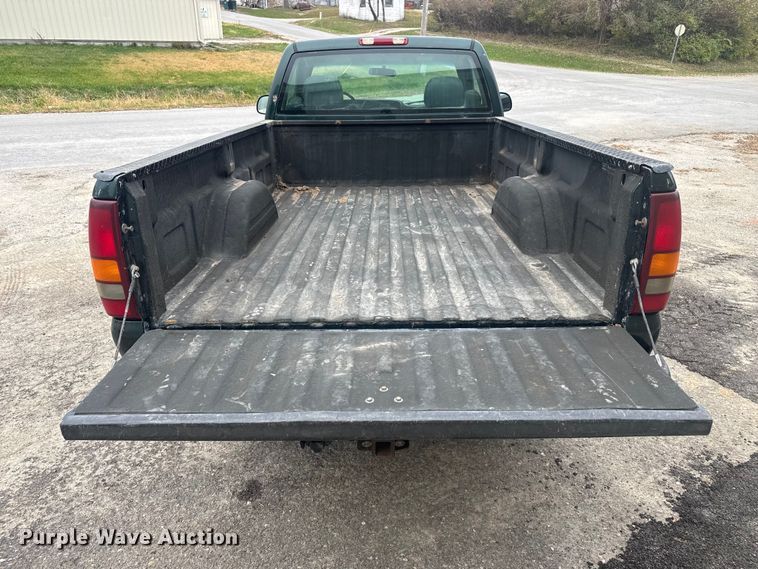 image for item FK0612 2002 Chevrolet Silverado 2500HD  pickup truck