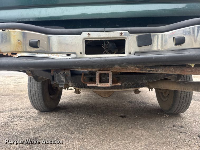 image for item FK0612 2002 Chevrolet Silverado 2500HD  pickup truck