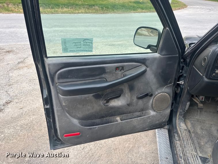 image for item FK0612 2002 Chevrolet Silverado 2500HD  pickup truck